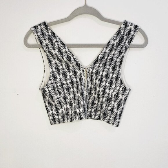 Dynamite - Sleeveless, Crop, Zip Back, Black & White, Top, Size S - Picture 2 of 8